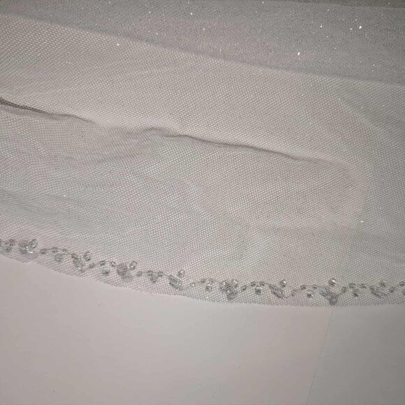 David’s Bridal Sparkle Tulle Bridal Veil with Beaded Scalloped Edge – Ivory - Picture 5 of 15